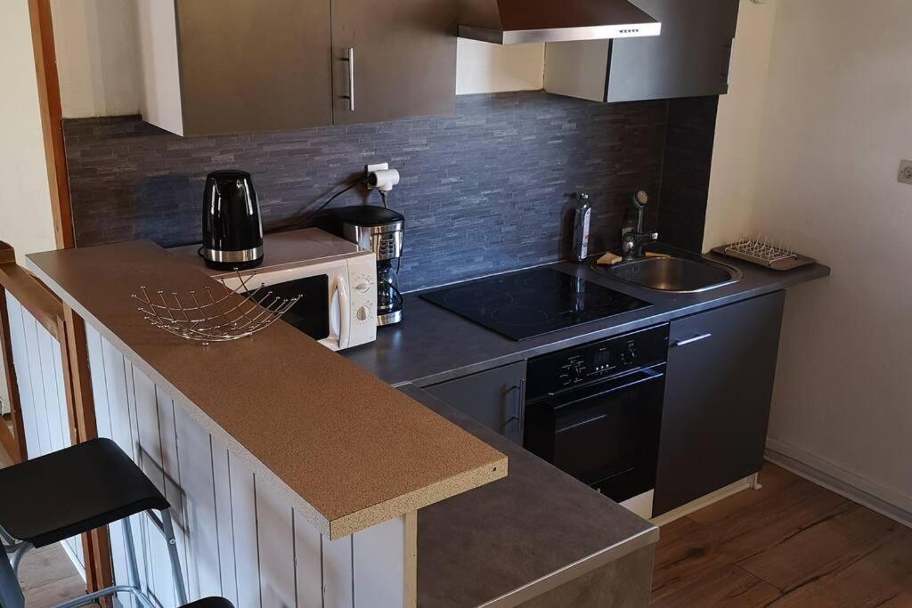 Duplex Au Centre Ville, Dans Cour Interieure Calme Dole Exterior photo