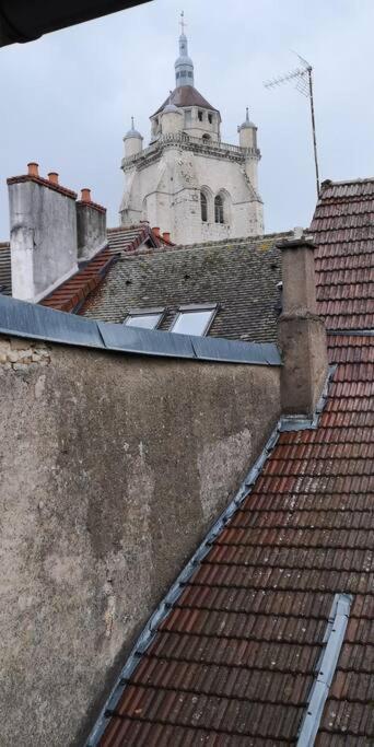 Duplex Au Centre Ville, Dans Cour Interieure Calme Dole Exterior photo